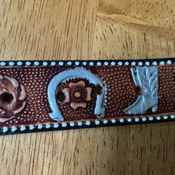 Western Cowgirl Tooled Leather Belt Size 34 Donna Horses Boots Horseshoes Hats - Picture 7 of 11